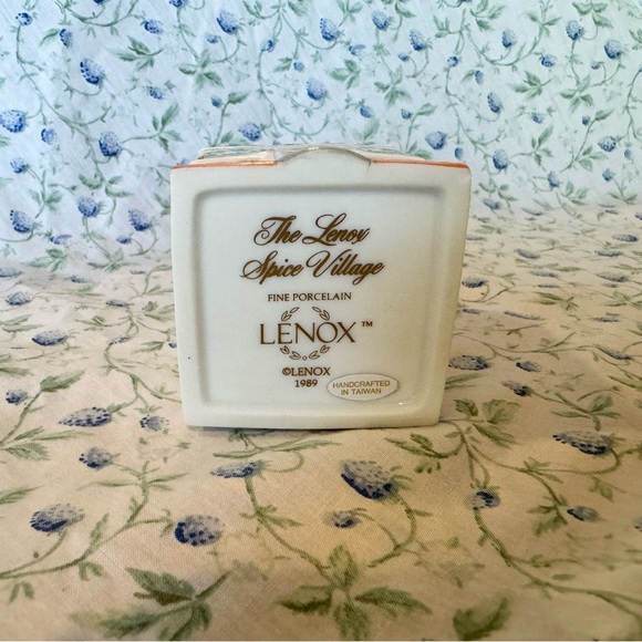 Lenox Spice Village- Cinnamon - Picture 4 of 5